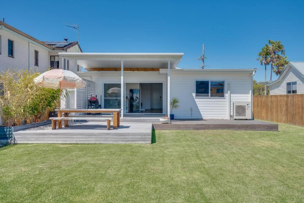 Wallis Lakehouse Villa Tuncurry Exterior photo