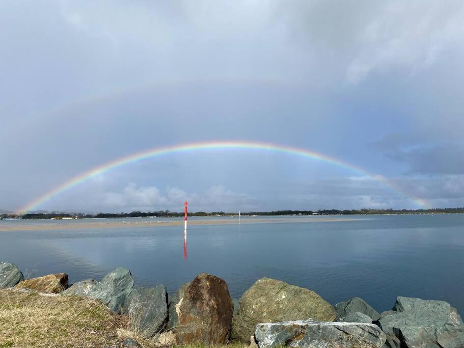 Wallis Lakehouse Villa Tuncurry Exterior photo